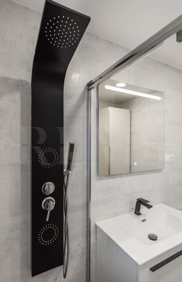 Sunny & Modern Apartment - Center By Rems Malaga Bagian luar foto